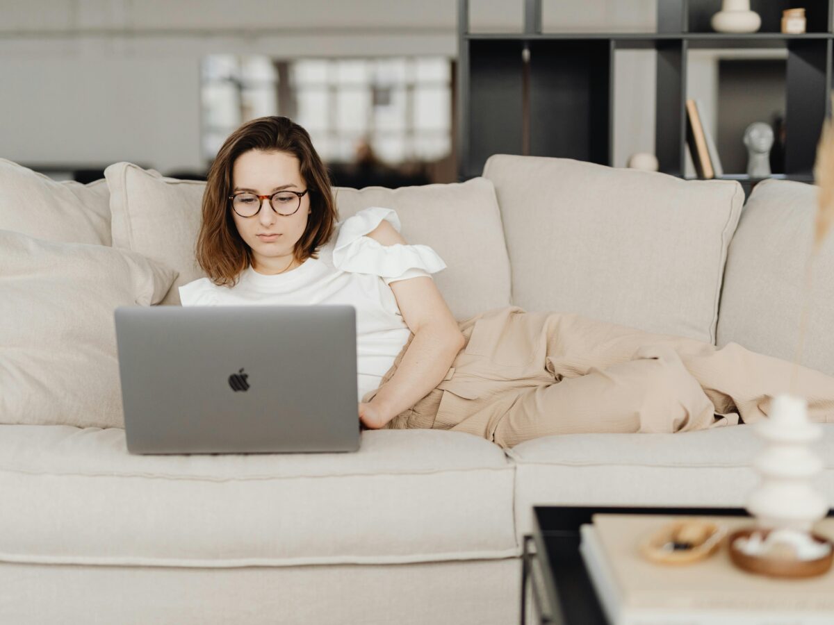 How to Create and Sell a Successful Online Course While Staying Behind the Scenes