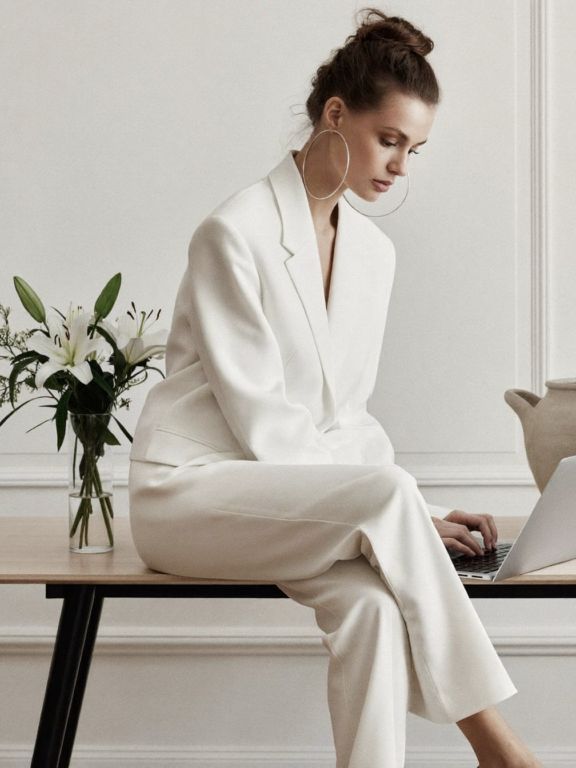 How to Position Yourself as a Premium Service Provider Online